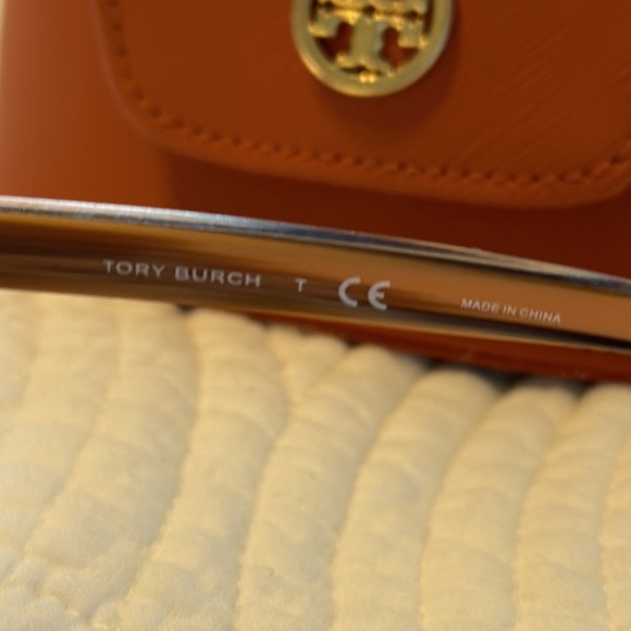Like new Tory Burch sunglasses - Picture 5 of 5
